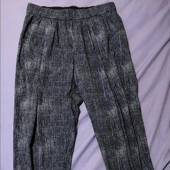 Lululemon cropped pants